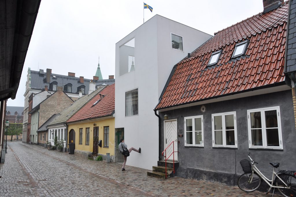 Lådan i Landskrona. Häromåret förstörde Elding Oscarson den pittoreska Gamla Kyrkogatan.