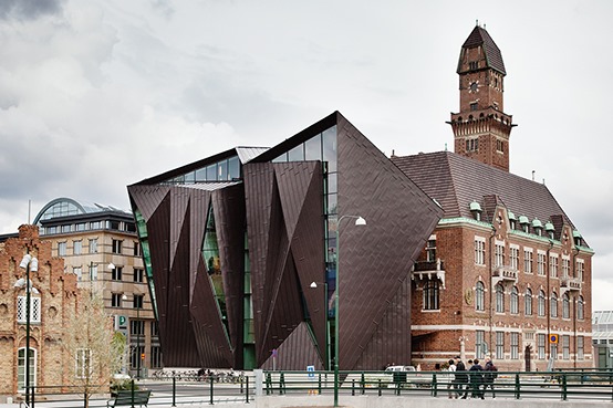 Riksförfularen. Parasiten Urbana Hängsel i Malmö är en av hela 10-talets fulaste nya byggnader i Sverige.