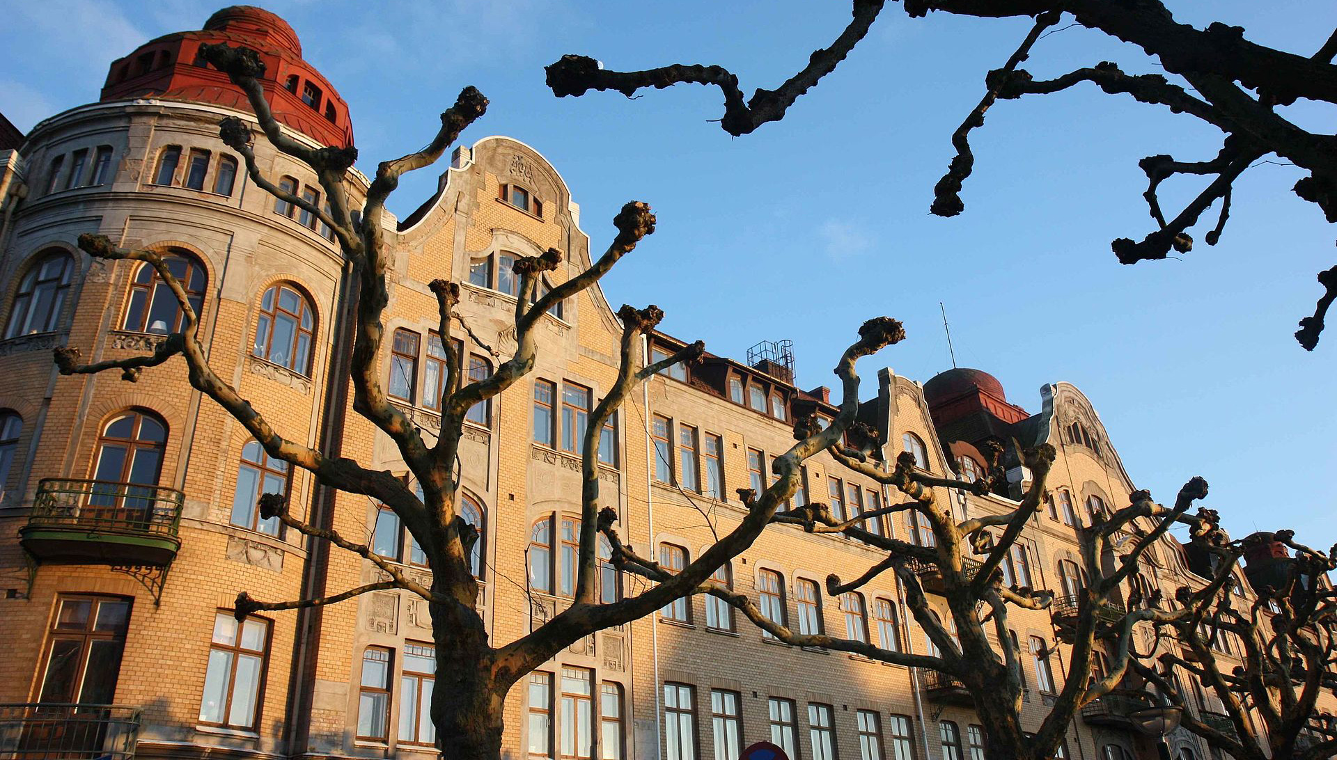 Det stora jugendhuset på Clemenstorget är en av Lunds vackraste byggnader.