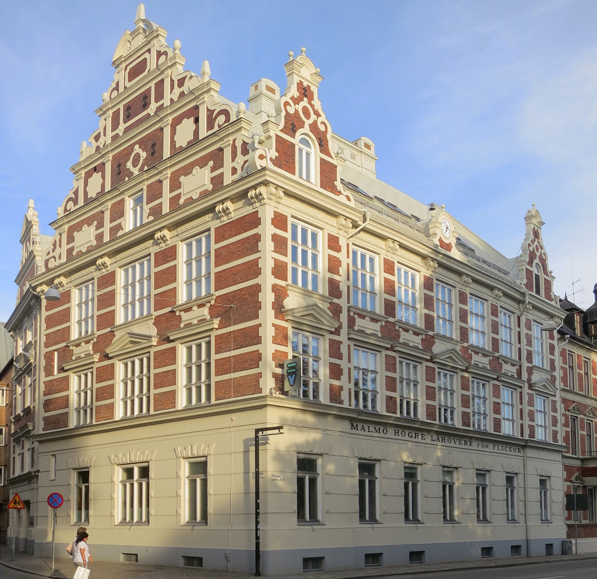 Grynbodgatan 20 (Högre läroverk för flickor) är en av Malmös vackraste byggnader