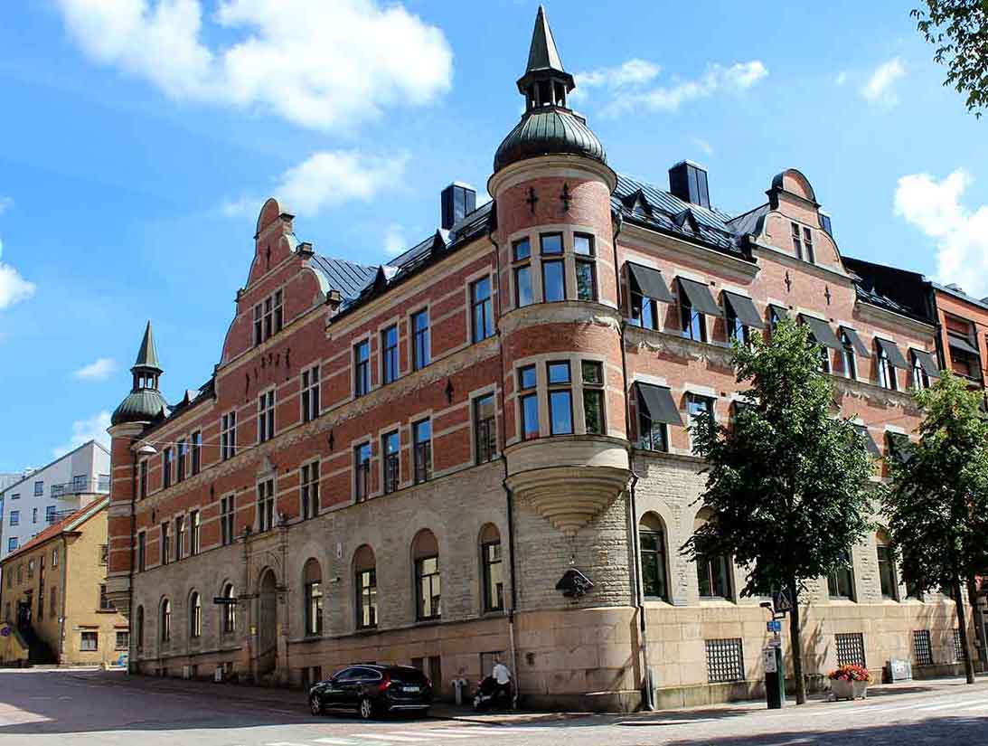 Sparbanken Sjuhärad på Åsbogatan är en av Borås vackraste byggnader.