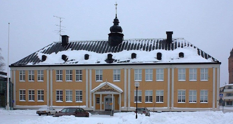 Sverigefinska folkhögskolan är en av Haparandas vackraste byggnader.