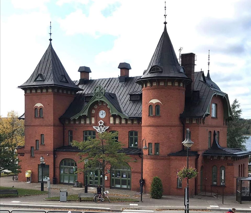 F.d järnvägsstationen, numera Turist- och näringslivscentrum är en av Ulricehamns vackraste byggnader.