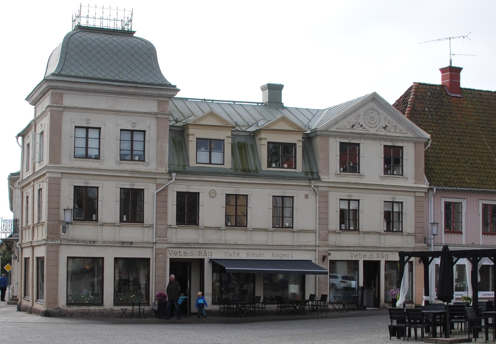 Vete & Råg är en av Hjos vackraste byggnader.