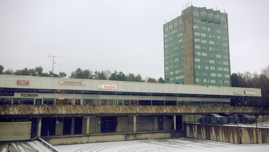 Är Bjurhovda centrum i Västerås Sveriges fulaste byggnad genom tiderna?
