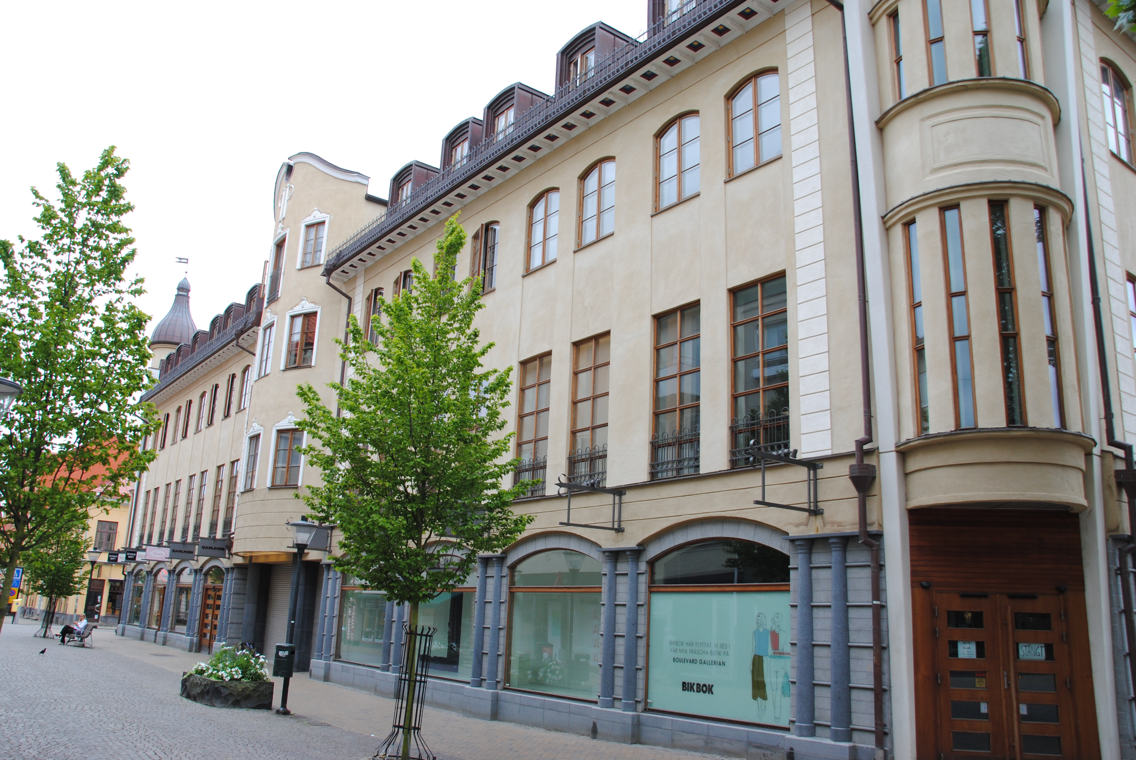 Fasaden ut mot Östra Storgatan