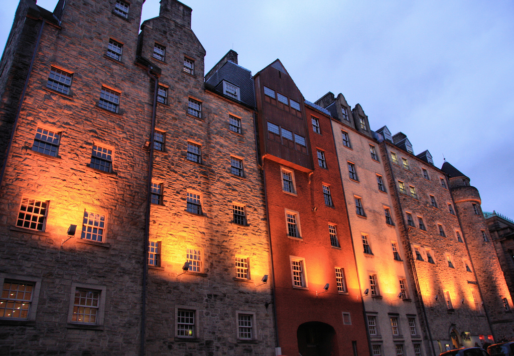 Nybyggt hotell i gammal stil i Edinburgh.