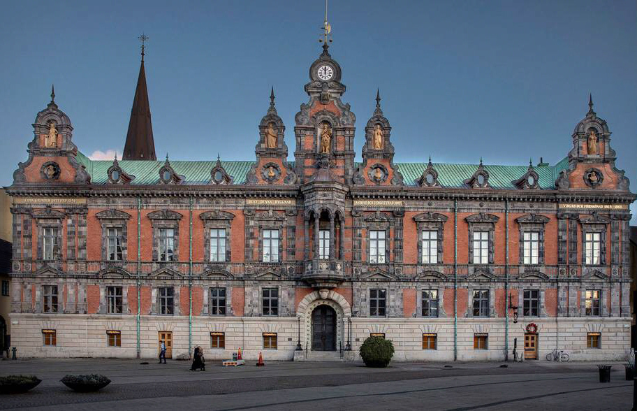 Rådhuset i Malmö är Sveriges tjugoåttonde vackraste byggnad genom tiderna.