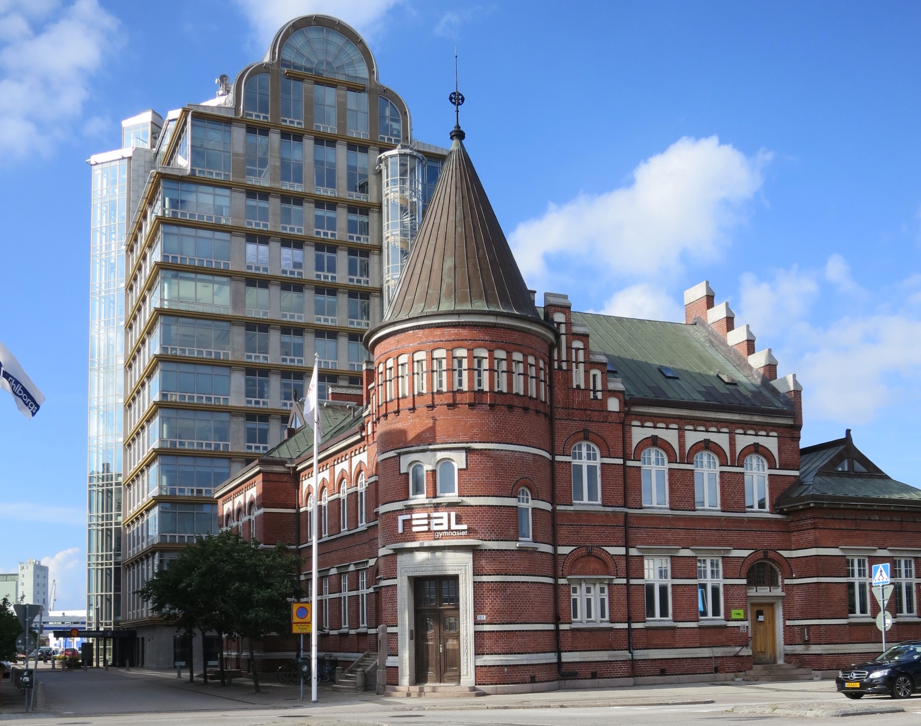 Slagthusets kontorshotell (i bakgrunden), Malmö.
