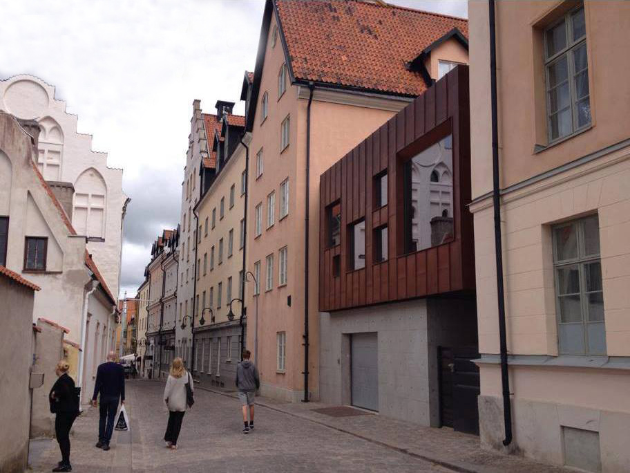 Riksförfularen. Clarions låda i Visby är en av hela 10-talets fulaste byggnader i Sverige.