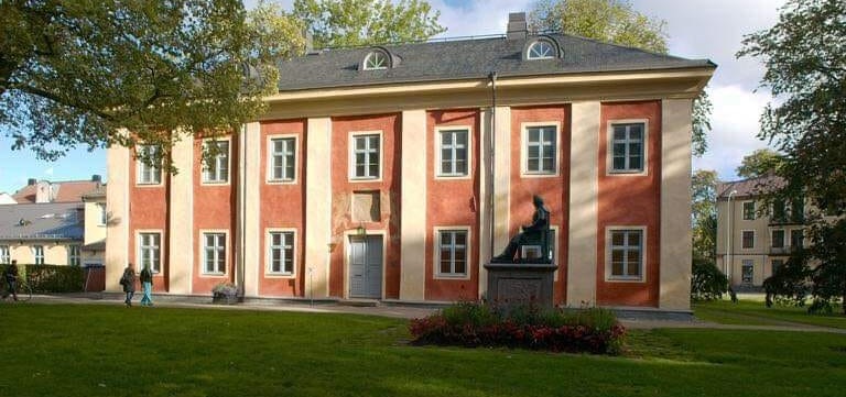  Karolinerhuset är en av av Växjös vackraste byggnader.