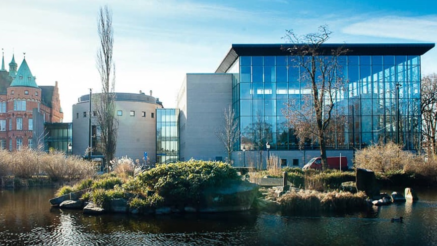 Malmö stadsbiblioteks tillbyggnad är en av Sveriges vackraste modernistiska byggnader