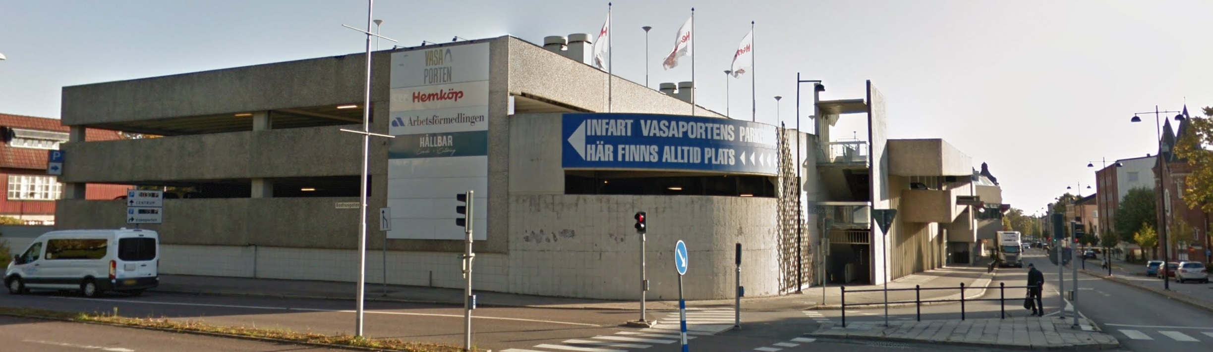 Vasaportens parkeringshus är Skövdes fulaste byggnad.