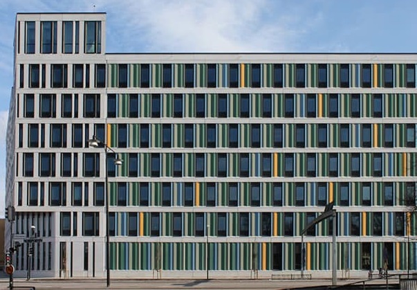 Rättscentrumbyggnaden är Örebros tredje fulaste byggnad.