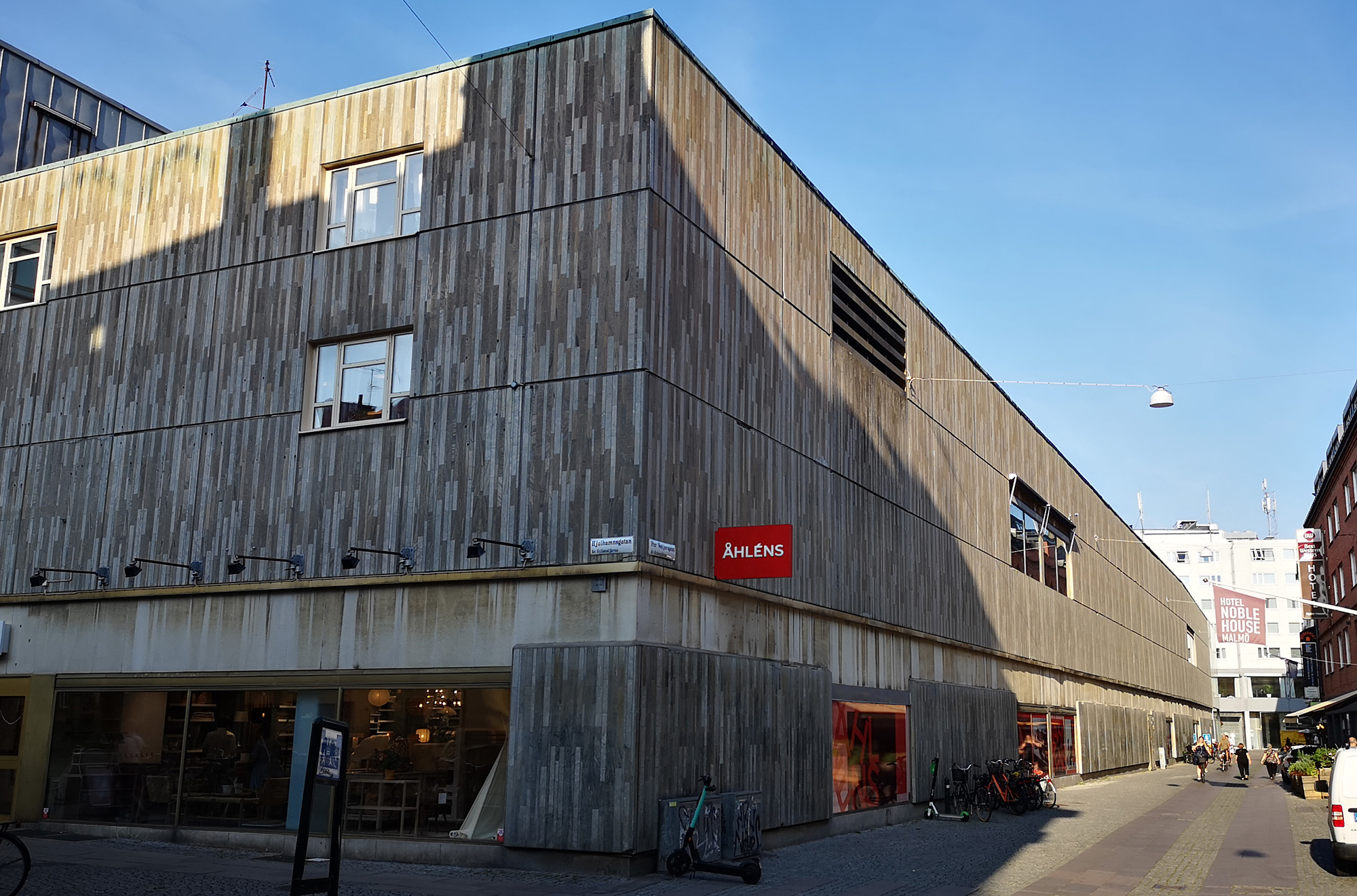 Är Åhléns i Malmö Sveriges fulaste byggnad genom tiderna?