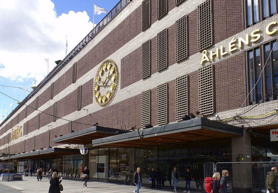 Åhlénshuset är en av Stockholms fulaste byggnader.