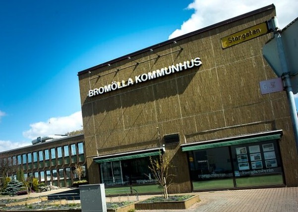 Kommunhuset är Bromöllas fulaste byggnad.