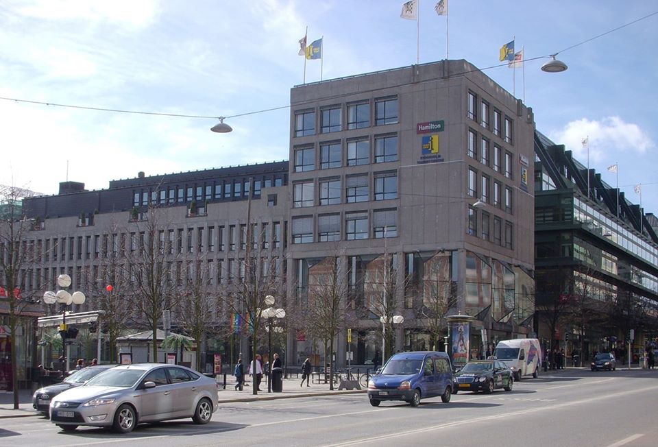 Sverigehuset är en av Stockholms fulaste byggnader.