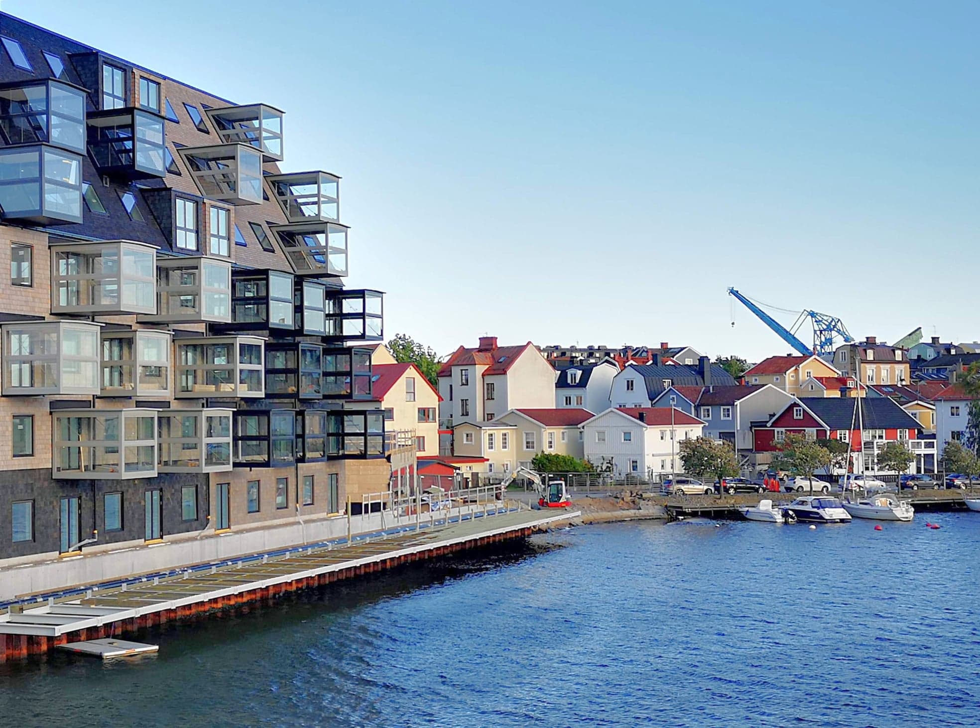 De boende i världsarvet Karlskrona var verkligen inte glada över det nya tillskottet och vädjade om att bygget skulle stoppas. Man beslutade dock om att de boende hade fel.
